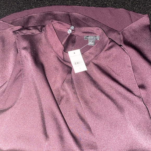 NWT Ann Taylor Sleeveless Purple Mockneck Blouse Small - Picture 3 of 4
